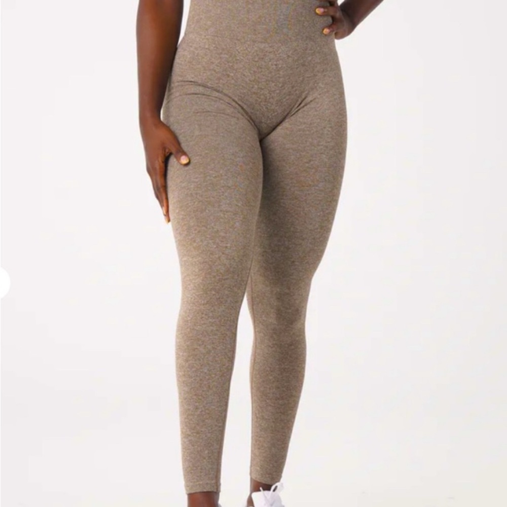NVGTN beige scrunch leggings